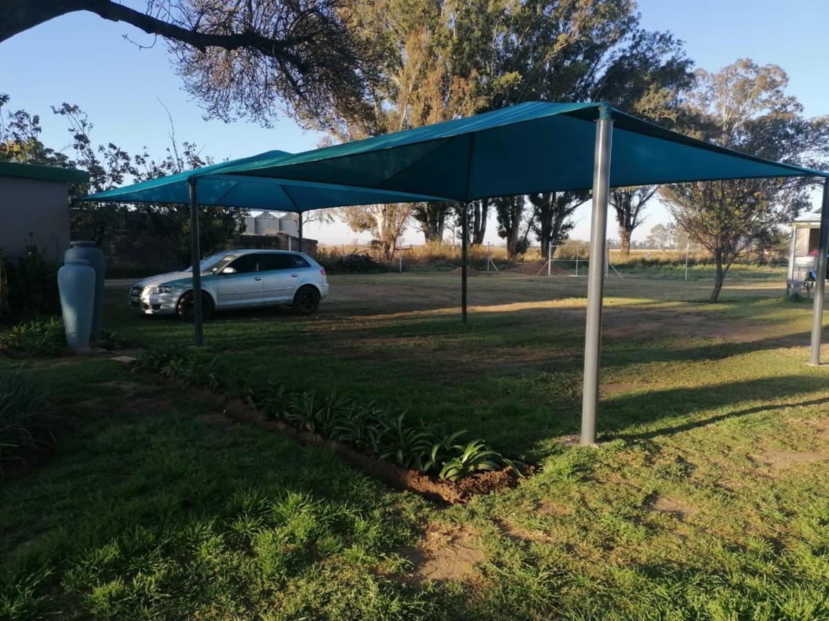 Готель Biekiesvlei Lichtenburg Екстер'єр фото